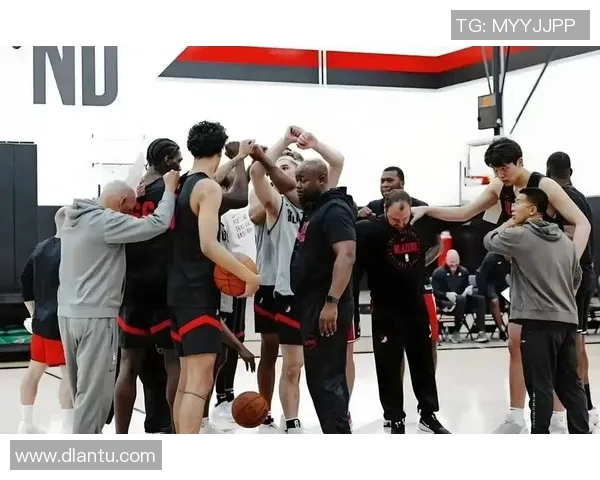 开拓者看中杨瀚森什么?苏群:会传球开朗性格和学习能力年龄